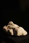 056_Auf dem Bauch 01_Kreide_Tombrink_Skulptur